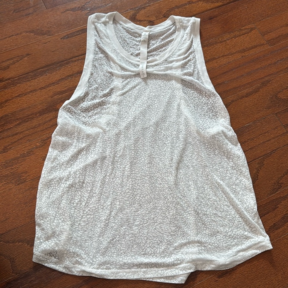Lululemon size 8 timeless classic tank